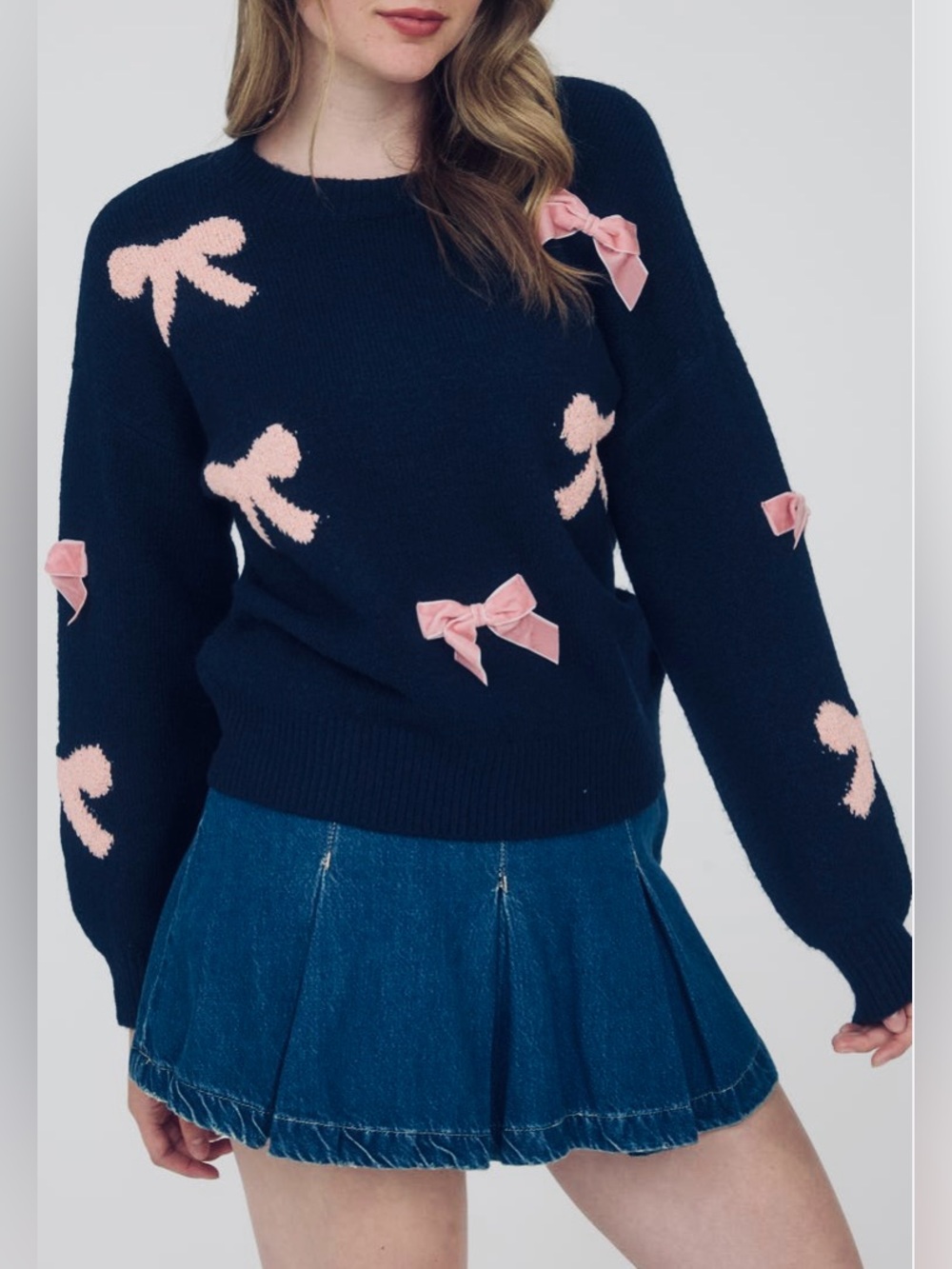 Anthropology  Mine Women’s Navy Blue
3D Bow Knit Sweater Size: Large. NWT